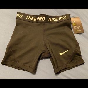 Girls Nike Pro Shorts 🩳 NWT!